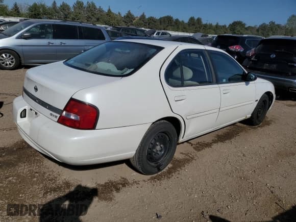 ✅ 2001 Nissan Altima GXE • VIN: 1N4DL01D61C157418 • Lot: 74142864. Wystawiony na Copart z przebiegiem 138 369 mil. Bezpłatny archiwum sprzedaży aukcyjnych z USA i szczegółowy raport historii pojazdu na DreamBid. Zdjęcie 3.
