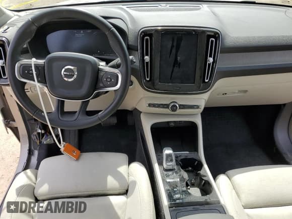 ✅ 2021 Volvo XC40 Inscription • VIN: YV4162UL5M2435283 • Lot: 50011473. Listed on Copart with 25,430 mi. Free auction sales archive from the USA and detailed vehicle history report at DreamBid. Image 8.