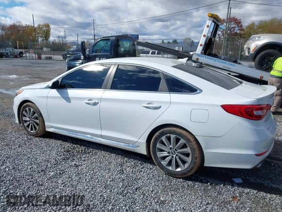 2015 Hyundai Sonata Sport z VIN 5NPE34AF5FH052694, wystawiony jako IAAI lot #43580061 z przebiegiem 209 391 mil mil oraz . Historia ofert i sprzedaży dostępna na DreamBid. Obrazek 14.