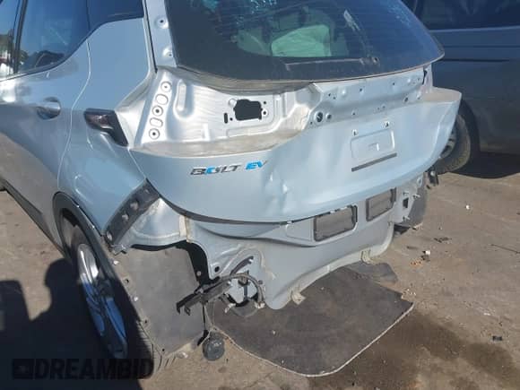 ✅ 2023 Chevrolet Bolt EV 1LT • VIN: 1G1FW6S07P4180386 • Lot: 43488676. Listed on IAAI with 32,179 mi. Free auction sales archive from the USA and detailed vehicle history report at DreamBid. Image 20.