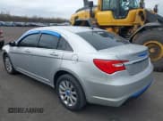 ✅ 2012 Chrysler 200 Touring • VIN: 1C3CCBBB1CN300785 • Lot: 43557217. Wystawiony na IAAI z przebiegiem 152 249 mil. Bezpłatny archiwum sprzedaży aukcyjnych z USA i szczegółowy raport historii pojazdu na DreamBid. Zdjęcie 3.