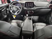 ✅ 2024 Chevrolet Blazer RS • VIN: 3GNKBKRS7RS129921 • Lot: 67390955. Wystawiony na Copart z przebiegiem 14 129 mil. Bezpłatny archiwum sprzedaży aukcyjnych z USA i szczegółowy raport historii pojazdu na DreamBid. Zdjęcie 8.