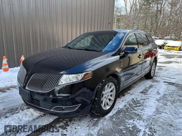 ✅ 2019 Lincoln MKT • VIN: 2LMHJ5NK1KBL00882 • Lot: 44974075. Wystawiony na Copart z przebiegiem 256 091 mil. Bezpłatny archiwum sprzedaży aukcyjnych z USA i szczegółowy raport historii pojazdu na DreamBid. Zdjęcie 2.