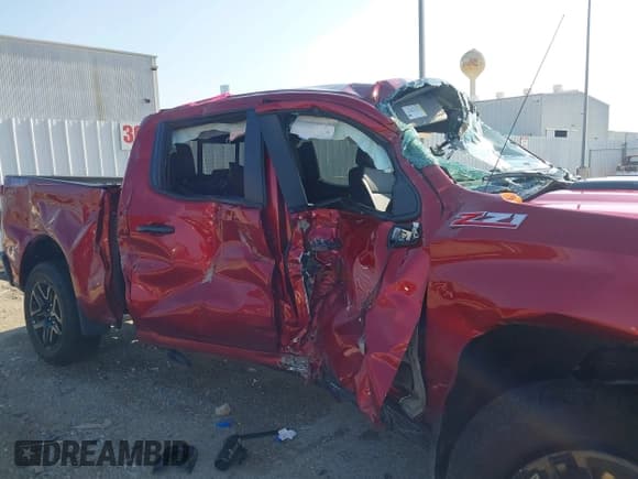 ✅ 2025 Chevrolet Silverado 1500 LT Trail Boss • VIN: 3GCUKFED5SG366335 • Lot: 43010115. Wystawiony na IAAI z przebiegiem Nie podano. Bezpłatny archiwum sprzedaży aukcyjnych z USA i szczegółowy raport historii pojazdu na DreamBid. Zdjęcie 6.