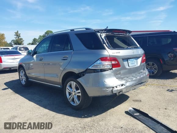 ✅ 2013 Mercedes-Benz M 350 • VIN: 4JGDA5HB5DA249827 • Lot: 43498124. Wystawiony na IAAI z przebiegiem 133 944 mil. Bezpłatny archiwum sprzedaży aukcyjnych z USA i szczegółowy raport historii pojazdu na DreamBid. Zdjęcie 3.