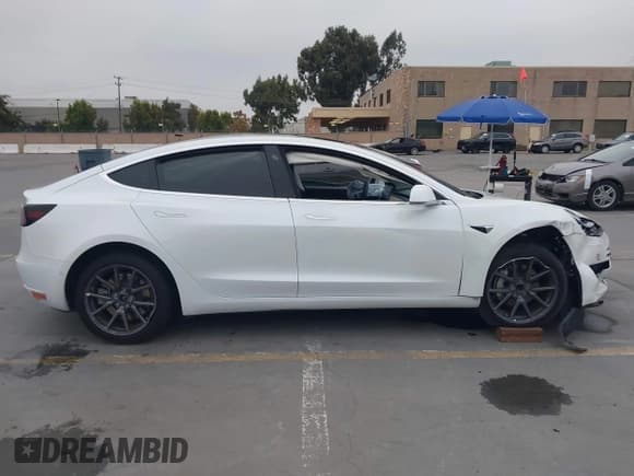 ✅ 2020 Tesla Model 3 Standard Range Plus • VIN: 5YJ3E1EA7LF633297 • Лот: 43512248. Опубликован ранее на IAAI с пробегом Не указан. Бесплатный доступ к архиву аукционных продаж из США и подробный отчёт об истории автомобиля на DreamBid. Изображение 12.