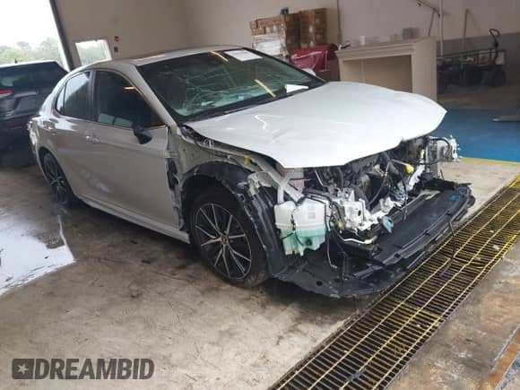2022 Toyota Camry SE с VIN 4T1T11AK5NU059881, выставлен на аукционе IAAI как лот 42915288 с пробегом 100 000 миль миль и . История ставок и продаж доступна на DreamBid. Изображение 1.