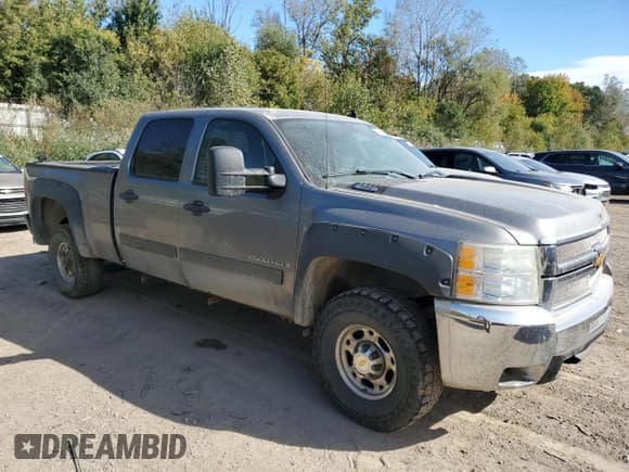 ✅ 2008 Chevrolet Silverado 2500HD Work Truck • VIN: 1GCHK23K98F186653 • Lot: 74286624. Wystawiony na Copart z przebiegiem 201 957 mil. Bezpłatny archiwum sprzedaży aukcyjnych z USA i szczegółowy raport historii pojazdu na DreamBid. Zdjęcie 4.