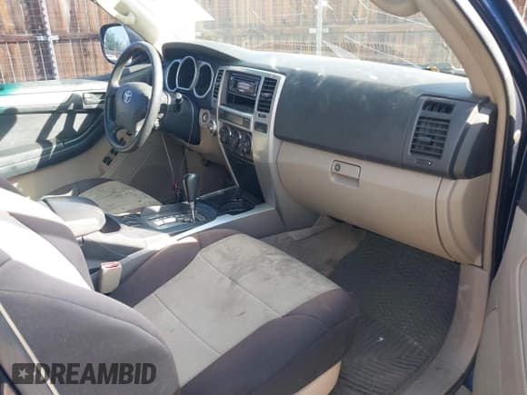 ✅ 2004 Toyota 4Runner SR5 • VIN: JTEBU14R548025619 • Lot: 42702178. Listed on IAAI with 211,777 mi. Free auction sales archive from the USA and detailed vehicle history report at DreamBid. Image 5.