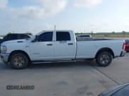 ✅ 2019 Ram 2500 Tradesman • VIN: 3C6UR4HJXKG720696 • Lot: 42132044. Wystawiony na IAAI z przebiegiem 120 211 mil. Bezpłatny archiwum sprzedaży aukcyjnych z USA i szczegółowy raport historii pojazdu na DreamBid. Zdjęcie 14.