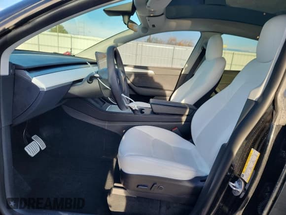 ✅ 2023 Tesla Model Y Performance • VIN: 7SAYGDEF0PF587513 • Lot: 87410865. Wystawiony na Copart z przebiegiem 47 429 mil. Bezpłatny archiwum sprzedaży aukcyjnych z USA i szczegółowy raport historii pojazdu na DreamBid. Zdjęcie 7.