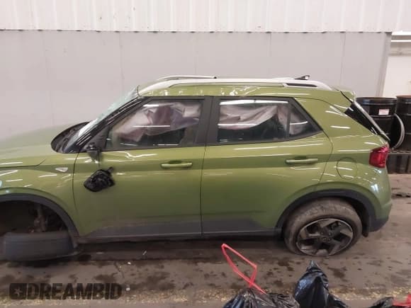 ✅ 2022 Hyundai Venue Limited • VIN: KMHRC8A37NU162032 • Lot: 41210185. Listed on IAAI with 45,382 mi. Free auction sales archive from the USA and detailed vehicle history report at DreamBid. Image 15.