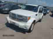 2008 Dodge Nitro SLT z VIN 1D8GT58K38W130289, wystawiony jako IAAI lot #43243543 z przebiegiem 212 660 mil mil oraz . Historia ofert i sprzedaży dostępna na DreamBid. Obrazek 2.