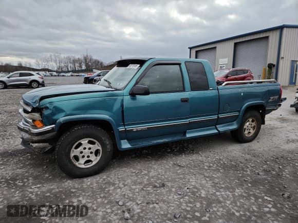 ✅ 1997 Chevrolet Silverado 1500 • VIN: 1GBEK19R4VE163952 • Лот: 93273245. Опубликован ранее на Copart с пробегом 136 497 миль. Бесплатный доступ к архиву аукционных продаж из США и подробный отчёт об истории автомобиля на DreamBid. Изображение 1.