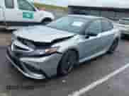 2021 Toyota Camry Hybrid XSE z VIN 4T1K31AK9MU020943, wystawiony jako IAAI lot #41969968 z przebiegiem 33 773 mil mil oraz . Historia ofert i sprzedaży dostępna na DreamBid. Obrazek 17.