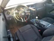 ✅ 2014 Ford Mustang GT Premium • VIN: 1ZVBP8CF4E5288003 • Lot: 84374875. Wystawiony na Copart z przebiegiem 146 415 mil. Bezpłatny archiwum sprzedaży aukcyjnych z USA i szczegółowy raport historii pojazdu na DreamBid. Zdjęcie 8.