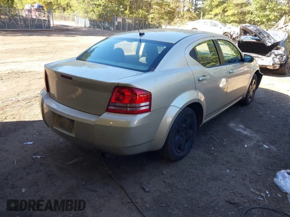 ✅ 2010 Dodge Avenger SXT • VIN: 1B3CC4FB7AN236283 • Лот: 43448189. Опубликован ранее на IAAI с пробегом 248 422 миль. Бесплатный доступ к архиву аукционных продаж из США и подробный отчёт об истории автомобиля на DreamBid. Изображение 4.