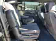 ✅ 2021 Chevrolet Suburban RST • VIN: 1GNSCEKD5MR256317 • Lot: 46294685. Wystawiony na Copart z przebiegiem 72 688 mil. Bezpłatny archiwum sprzedaży aukcyjnych z USA i szczegółowy raport historii pojazdu na DreamBid. Zdjęcie 12.