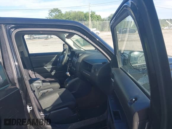 ✅ 2016 Jeep Patriot Sport • VIN: 1C4NJRBB7GD729251 • Лот: 42285816. Опубликован ранее на IAAI с пробегом 107 989 миль. Бесплатный доступ к архиву аукционных продаж из США и подробный отчёт об истории автомобиля на DreamBid. Изображение 5.