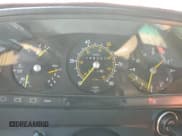 ✅ 1981 Mercedes-Benz 240 • VIN: WDB12312312210652 • Lot: 73216174. Wystawiony na Copart z przebiegiem 148 357 mil. Bezpłatny archiwum sprzedaży aukcyjnych z USA i szczegółowy raport historii pojazdu na DreamBid. Zdjęcie 9.