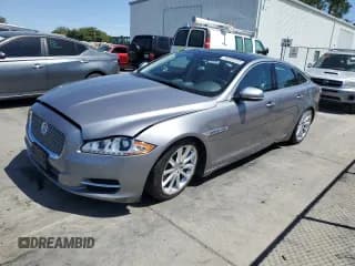 ✅ 2013 Jaguar XJ • VIN: SAJWA1C7XD8V56444 • Лот: 58355235. Опубликован ранее на Copart с пробегом 58 784 миль. Бесплатный доступ к архиву аукционных продаж из США и подробный отчёт об истории автомобиля на DreamBid. Изображение 1.