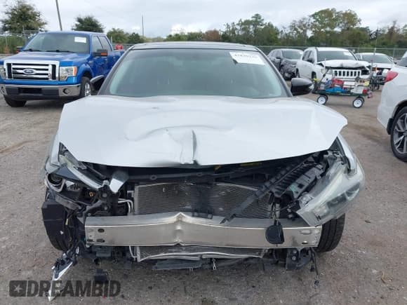 ✅ 2018 Nissan Maxima SV • VIN: 1N4AA6APXJC375285 • Лот: 43830239. Опубликован ранее на IAAI с пробегом 53 819 миль. Бесплатный доступ к архиву аукционных продаж из США и подробный отчёт об истории автомобиля на DreamBid. Изображение 12.