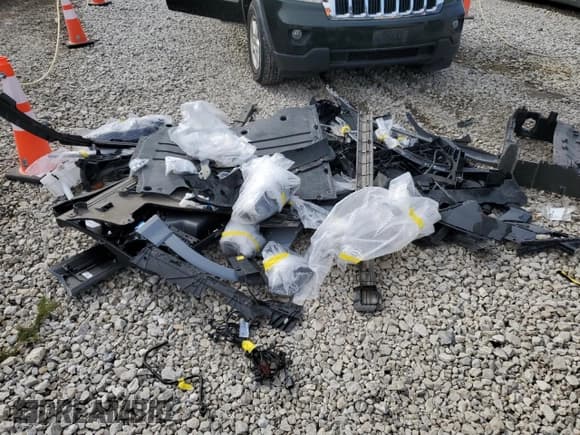 ✅ 2022 Audi Q4 e-tron Premium Plus • VIN: WA1H2BFZ9NP050404 • Lot: 49983205. Listed on Copart with 25,955 mi. Free auction sales archive from the USA and detailed vehicle history report at DreamBid. Image 13.