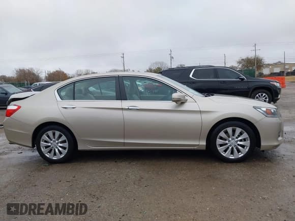 ✅ 2015 Honda Accord EX-L • VIN: 1HGCR2F84FA254262 • Lot: 43767732. Listed on IAAI with 130,119 mi. Free auction sales archive from the USA and detailed vehicle history report at DreamBid. Image 13.