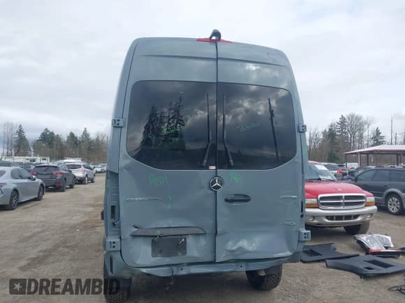 ✅ 2023 Mercedes-Benz Sprinter • VIN: W1W4NBVY8PT131445 • Лот: 41826124. Опубликован ранее на IAAI с пробегом 7 376 миль. Бесплатный доступ к архиву аукционных продаж из США и подробный отчёт об истории автомобиля на DreamBid. Изображение 17.