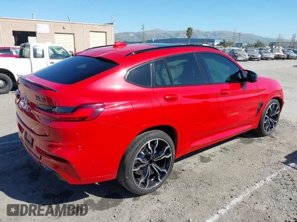 ✅ 2021 BMW X4 M • VIN: 5YMUJ0C08M9H70033 • Lot: 41671276. Wystawiony na IAAI z przebiegiem 18 151 mil. Bezpłatny archiwum sprzedaży aukcyjnych z USA i szczegółowy raport historii pojazdu na DreamBid. Zdjęcie 4.