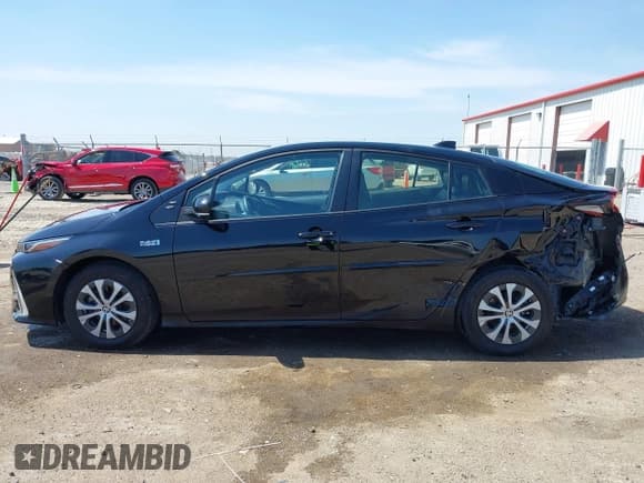 ✅ 2021 Toyota Prius LE • VIN: JTDKAMFP5M3187029 • Lot: 41985248. Wystawiony na IAAI z przebiegiem 16 419 mil. Bezpłatny archiwum sprzedaży aukcyjnych z USA i szczegółowy raport historii pojazdu na DreamBid. Zdjęcie 14.