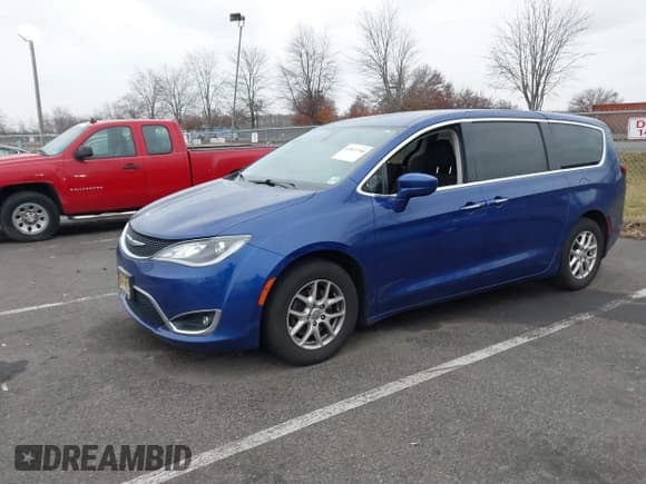 ✅ 2020 Chrysler Pacifica Touring • VIN: 2C4RC1FG3LR283206 • Lot: 43823700. Listed on IAAI with 161,511 mi. Free auction sales archive from the USA and detailed vehicle history report at DreamBid. Image 2.