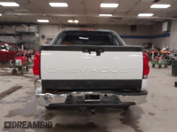 ✅ 2004 Chevrolet Avalanche Z71 • VIN: 3GNEK12T64G266712 • Lot: 43834160. Listed on IAAI with 392,391 mi. Free auction sales archive from the USA and detailed vehicle history report at DreamBid. Image 15.