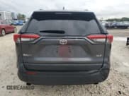 ✅ 2022 Toyota RAV4 XLE • VIN: 2T3W1RFV2NC186353 • Лот: 85899165. Опубликован ранее на Copart с пробегом 65 736 миль. Бесплатный доступ к архиву аукционных продаж из США и подробный отчёт об истории автомобиля на DreamBid. Изображение 6.