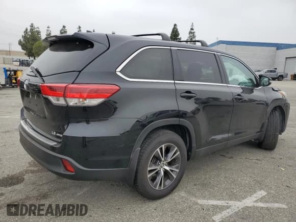 ✅ 2019 Toyota Highlander LE • VIN: 5TDBZRFH4KS973172 • Lot: 61799085. Listed on Copart with 82,458 mi. Free auction sales archive from the USA and detailed vehicle history report at DreamBid. Image 3.