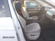 ✅ 2018 Volkswagen Atlas SEL • VIN: 1V2MR2CA6JC525196 • Lot: 43689256. Wystawiony na IAAI z przebiegiem 108 956 mil. Bezpłatny archiwum sprzedaży aukcyjnych z USA i szczegółowy raport historii pojazdu na DreamBid. Zdjęcie 5.