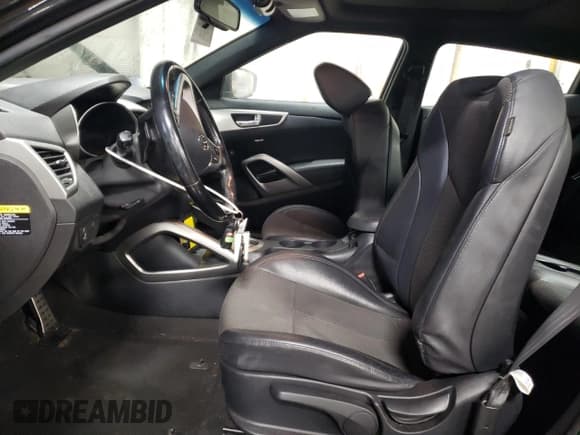 ✅ 2016 Hyundai Veloster • VIN: KMHTC6ADXGU281070 • Lot: 80631974. Wystawiony na Copart z przebiegiem 106 600 mil. Bezpłatny archiwum sprzedaży aukcyjnych z USA i szczegółowy raport historii pojazdu na DreamBid. Zdjęcie 7.