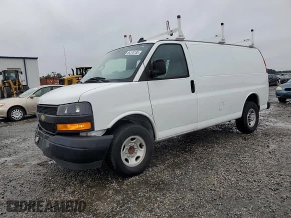 ✅ 2022 Chevrolet Express Cargo • VIN: 1GCWGAFP1N1174161 • Lot: 94396585. Wystawiony na Copart z przebiegiem 68 075 mil. Bezpłatny archiwum sprzedaży aukcyjnych z USA i szczegółowy raport historii pojazdu na DreamBid. Zdjęcie 1.