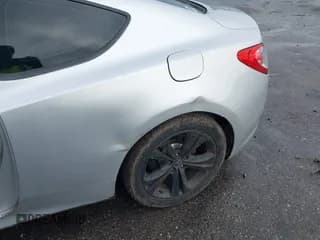 ✅ 2010 Hyundai Genesis Coupe Premium • VIN: KMHHT6KDXAU030920 • Lot: 41385814. Wystawiony na IAAI z przebiegiem 203 377 mil. Bezpłatny archiwum sprzedaży aukcyjnych z USA i szczegółowy raport historii pojazdu na DreamBid. Zdjęcie 6.