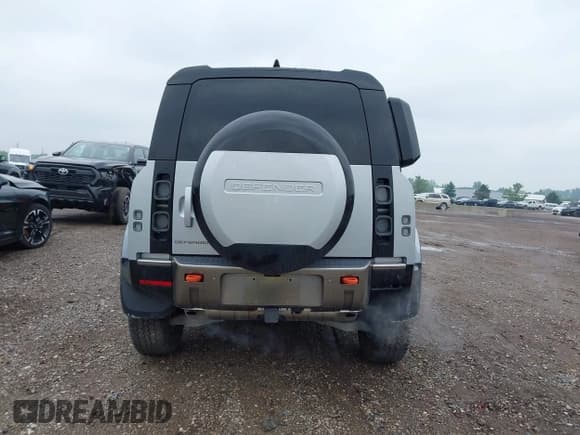 ✅ 2024 Land Rover Defender X • VIN: SALEX7EU3R2271831 • Lot: 42415260. Listed on IAAI with 14,599 mi. Free auction sales archive from the USA and detailed vehicle history report at DreamBid. Image 16.