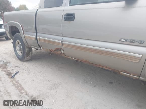 ✅ 2001 Chevrolet Silverado 2500 • VIN: 1GCGK29U41Z216201 • Lot: 43580808. Wystawiony na IAAI z przebiegiem 222 228 mil. Bezpłatny archiwum sprzedaży aukcyjnych z USA i szczegółowy raport historii pojazdu na DreamBid. Zdjęcie 12.