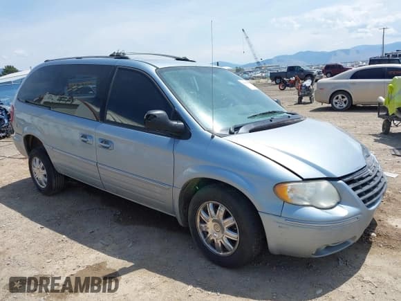 ✅ 2005 Chrysler Town & Country Limited • VIN: 2C8GP64L05R365310 • Lot: 42496498. Wystawiony na IAAI z przebiegiem 171 005 mil. Bezpłatny archiwum sprzedaży aukcyjnych z USA i szczegółowy raport historii pojazdu na DreamBid. Zdjęcie 1.