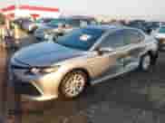 2023 Toyota Camry LE z VIN 4T1C11AK4PU147534, wystawiony jako IAAI lot #43337127 z przebiegiem 11 969 mil mil oraz . Historia ofert i sprzedaży dostępna na DreamBid. Obrazek 2.