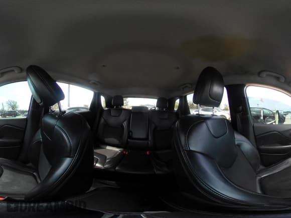 ✅ 2020 Jeep Cherokee Latitude Plus • VIN: 1C4PJMLB9LD538306 • Lot: 42131600. Wystawiony na IAAI z przebiegiem 144 406 mil. Bezpłatny archiwum sprzedaży aukcyjnych z USA i szczegółowy raport historii pojazdu na DreamBid. Zdjęcie 18.