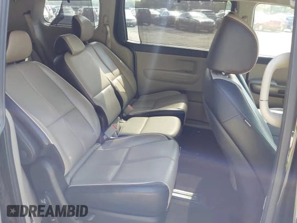 ✅ 2019 Kia Sedona EX • VIN: KNDMB5C18K6516202 • Lot: 42908792. Listed on IAAI with 118,971 mi. Free auction sales archive from the USA and detailed vehicle history report at DreamBid. Image 8.