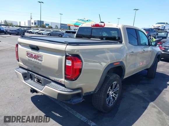 ✅ 2023 GMC Canyon 4WD AT4 • VIN: 1GTP6DEK8P1268880 • Lot: 41992993. Listed on IAAI with 20,365 mi. Free auction sales archive from the USA and detailed vehicle history report at DreamBid. Image 4.
