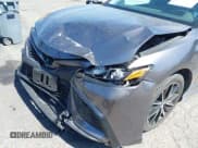 ✅ 2024 Toyota Camry Hybrid SE • VIN: 4T1S31AK4RU077588 • Lot: 43166384. Wystawiony na IAAI z przebiegiem 25 718 mil. Bezpłatny archiwum sprzedaży aukcyjnych z USA i szczegółowy raport historii pojazdu na DreamBid. Zdjęcie 6.