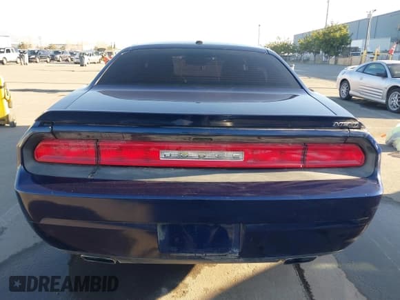 ✅ 2014 Dodge Challenger R/T Classic • VIN: 2C3CDYBT7EH143302 • Lot: 41347931. Wystawiony na IAAI z przebiegiem 131 790 mil. Bezpłatny archiwum sprzedaży aukcyjnych z USA i szczegółowy raport historii pojazdu na DreamBid. Zdjęcie 17.