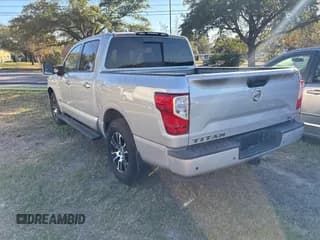✅ 2021 Nissan Titan SV • VIN: 1N6AA1EF6MN507348 • Lot: 43656255. Wystawiony na IAAI z przebiegiem 11 792 mil. Bezpłatny archiwum sprzedaży aukcyjnych z USA i szczegółowy raport historii pojazdu na DreamBid. Zdjęcie 3.