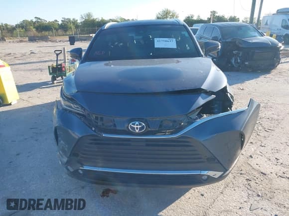 ✅ 2024 Toyota Venza LE • VIN: JTEAAAAH1RJ177932 • Lot: 41758637. Listed on IAAI with 29,346 mi. Free auction sales archive from the USA and detailed vehicle history report at DreamBid. Image 12.